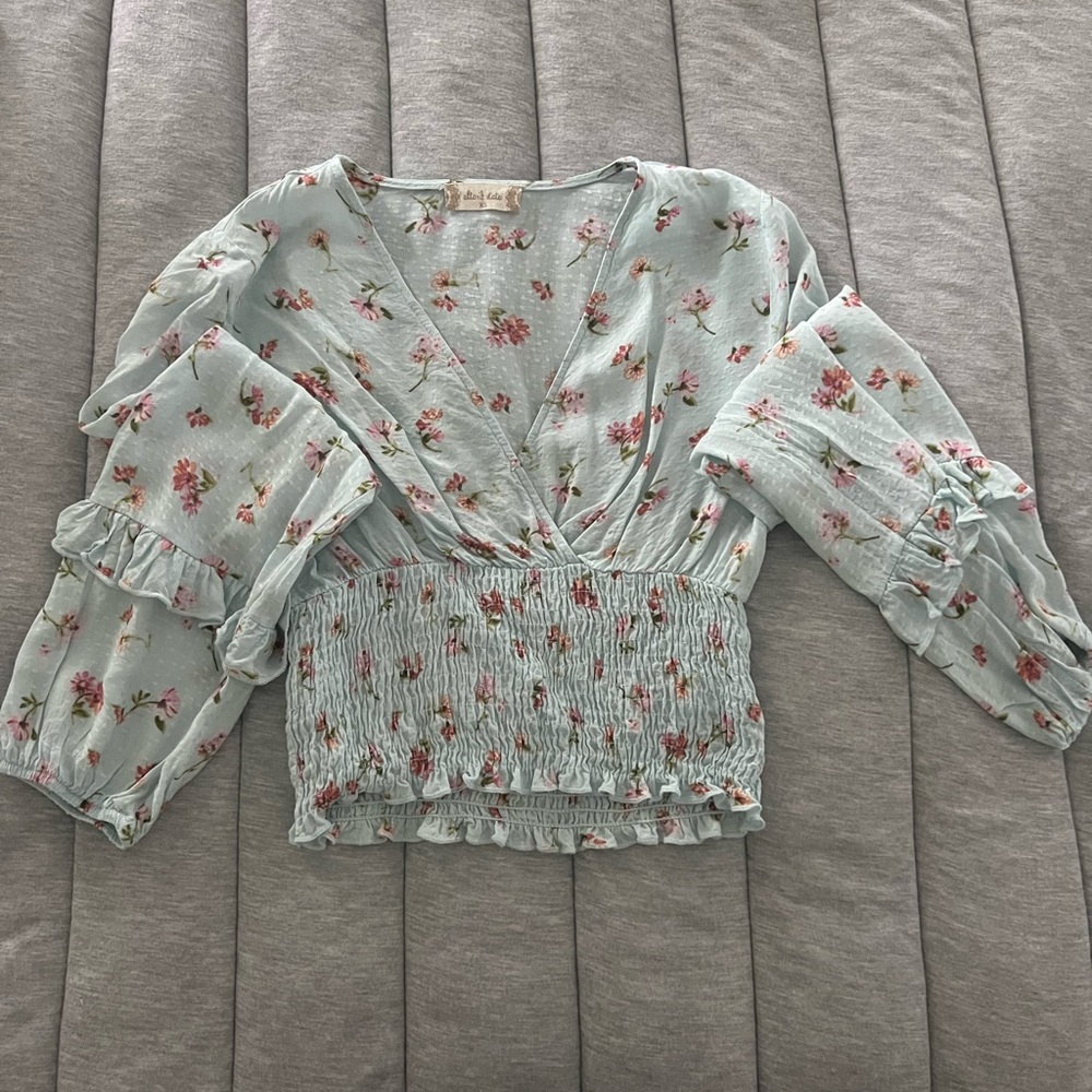 altard state floral going out long sleeve, very cute and soft thin material,